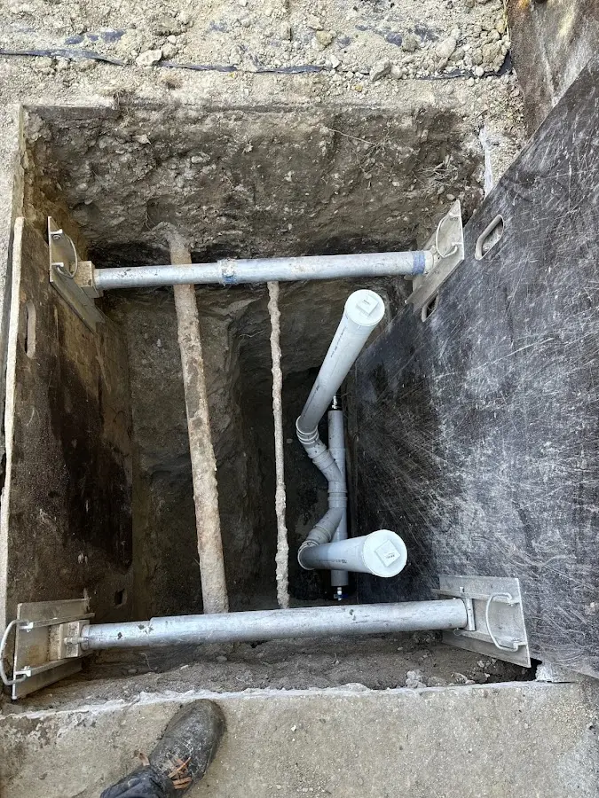 Experienced plumber completing Drain Cleaning work in Ashland City